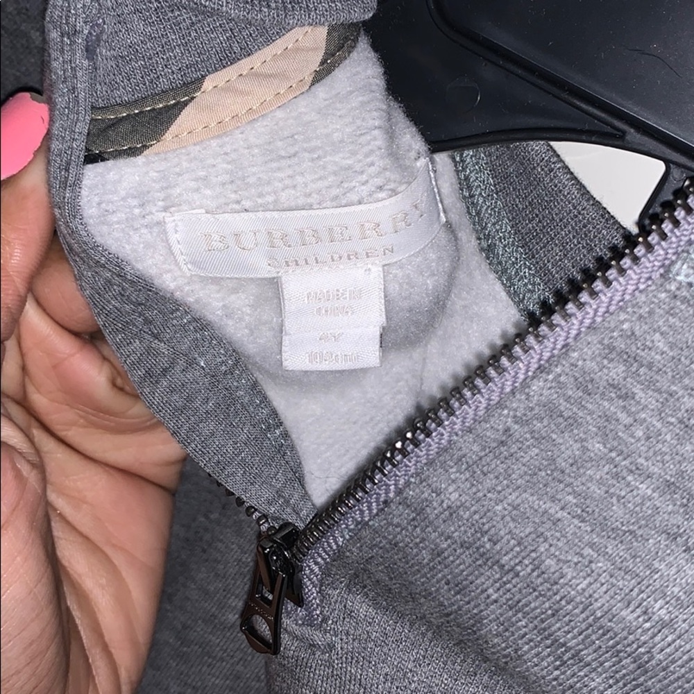 Kids Burberry sweater. Size 4Y. Only worn once. - Picture 3 of 4